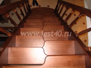 Лестница из дуба типа гусиный шаг 11-01